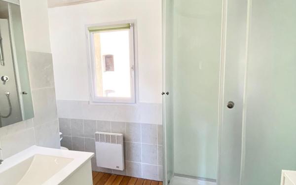 Appartement à louer    1 pièce •  Écuisses