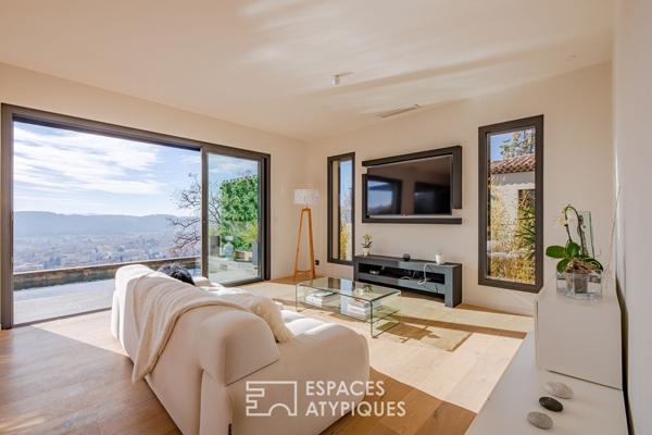 Villa d’architecte avec piscine et vue panoramique