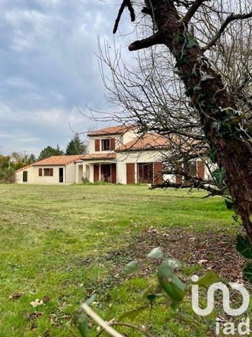 Maison traditionnelle 6 pièces de 177 m² à Sèvres-Anxaumont (86800)