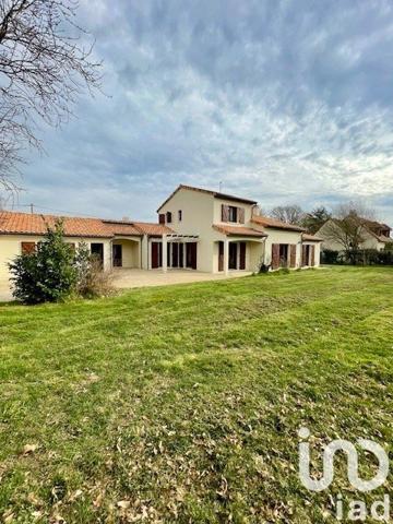 Maison traditionnelle 6 pièces de 177 m² à Sèvres-Anxaumont (86800)