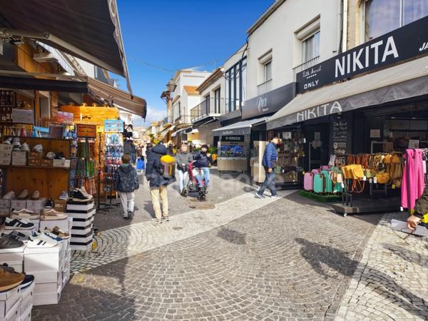 GARD (30) LE GRAU DU ROI (30240) RARE BAIL A CEDER local commercial 80 m 2 EMPLACEMENT N°1 RUE REDARES.