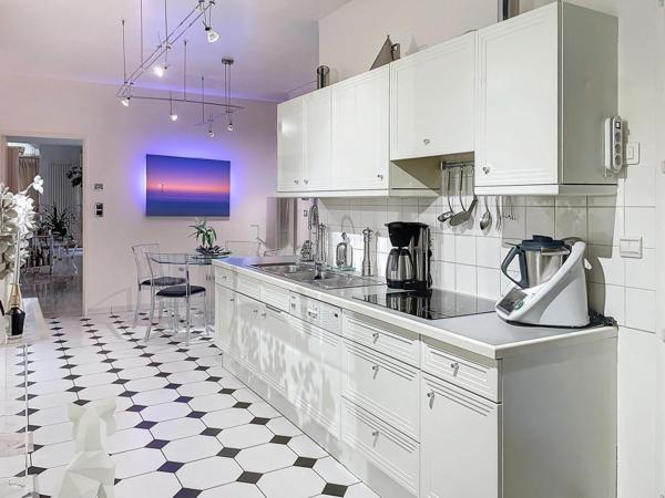 Propriété sécurisée sur le golf - 289 m2 - 7 pièces - terrain 1677 m2 - proche tous commerces - écoles - RER D