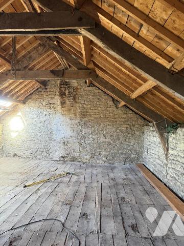 MAISON 3 PIECES A RENOVER-THEIX Bourg