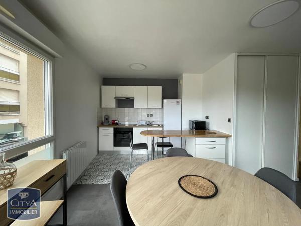Appartement à louer 2 pièces 46.77m² Le Mans (72000)