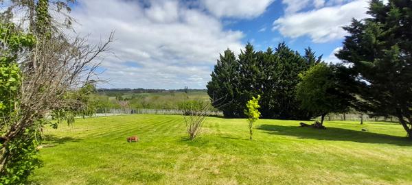 Maison de plain pied avec grand terrain !