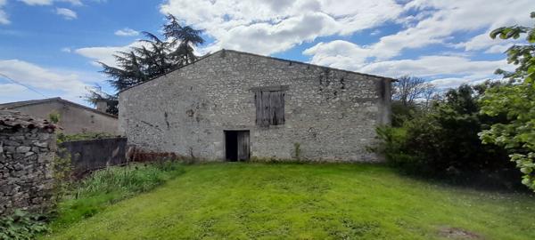 Maison de plain pied avec grand terrain !