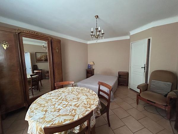 Charmante maison en pierre avec cour proche Carcassonne