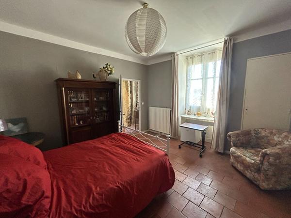 Charmante maison en pierre avec cour proche Carcassonne