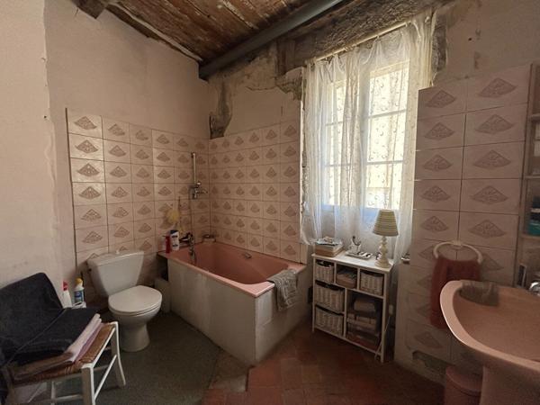 Charmante maison en pierre avec cour proche Carcassonne