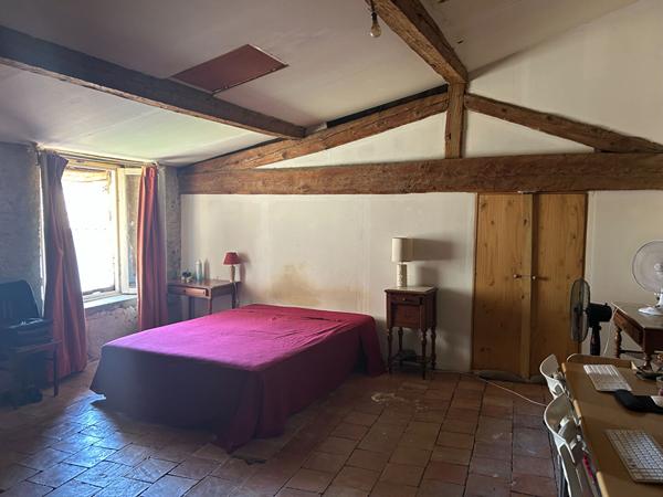 Charmante maison en pierre avec cour proche Carcassonne