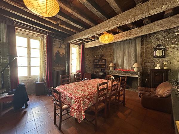 Charmante maison en pierre avec cour proche Carcassonne