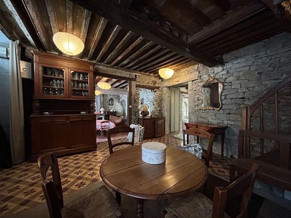 Charmante maison en pierre avec cour proche Carcassonne