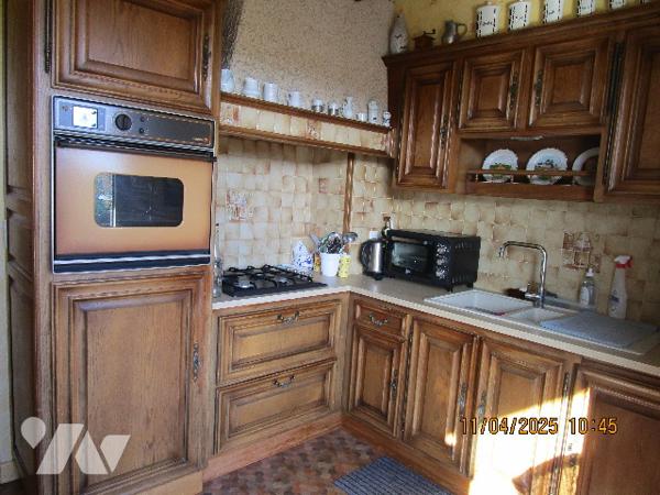 Maison d'habitation en excellent état d'entretien sise dans un secteur calme proche centre et
écoles