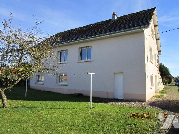 Maison d'habitation en excellent état d'entretien sise dans un secteur calme proche centre et
écoles