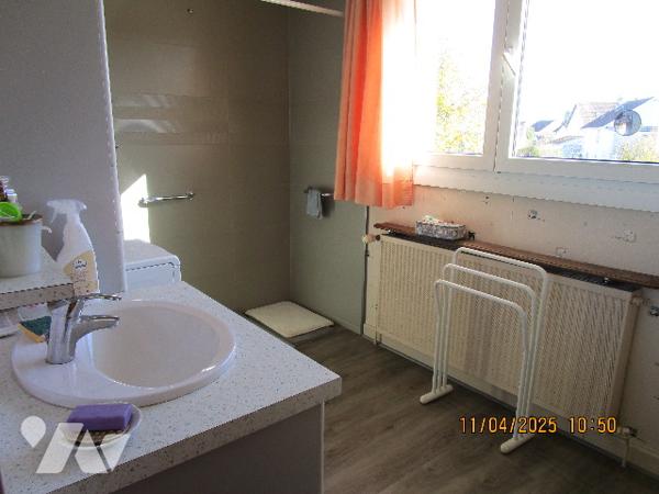 Maison d'habitation en excellent état d'entretien sise dans un secteur calme proche centre et
écoles