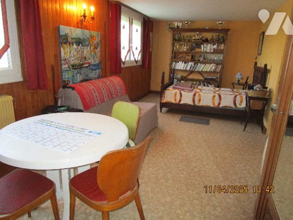 Maison d'habitation en excellent état d'entretien sise dans un secteur calme proche centre et
écoles