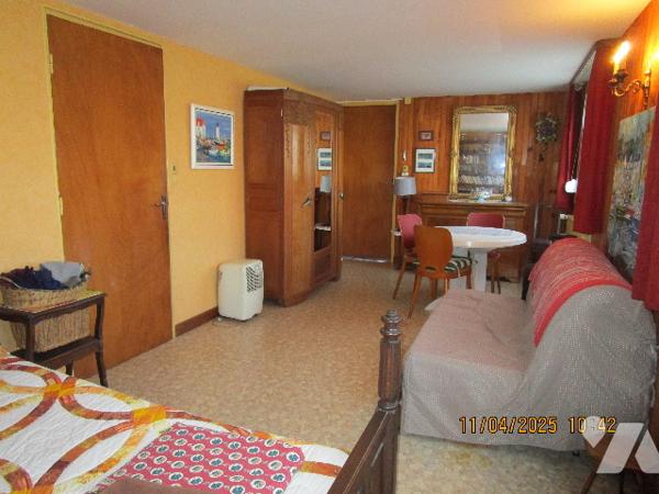 Maison d'habitation en excellent état d'entretien sise dans un secteur calme proche centre et
écoles