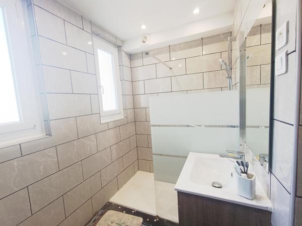 Jolie Maison sur sous-sol d'une surface habitable de 126 m2 sur terrain clos de 1233 m2