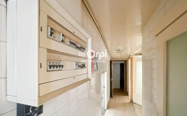 Immeuble à vendre    3 pièces • 152 m2 Montluçon