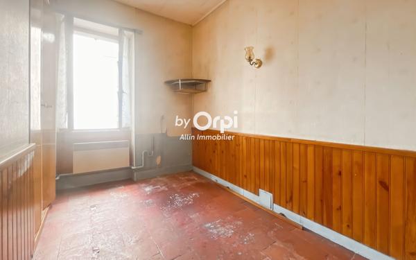 Immeuble à vendre    3 pièces • 152 m2 Montluçon