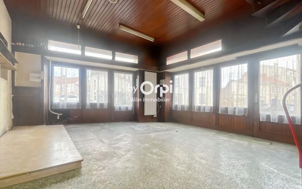 Immeuble à vendre    3 pièces • 152 m2 Montluçon