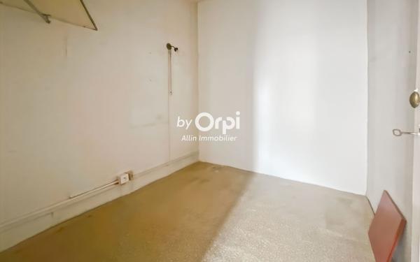 Immeuble à vendre    3 pièces • 152 m2 Montluçon