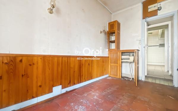 Immeuble à vendre    3 pièces • 152 m2 Montluçon