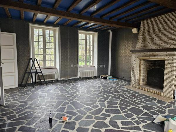 Vente                                                      Maison
                        
                     10 pièces                      280 m2                     à Caen