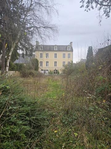 Vente                                                      Maison
                        
                     10 pièces                      280 m2                     à Caen