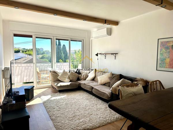 Salon-de-Provence (13300) Maison de ville mitoyenne rénovée avec jardin et combles aménagés- Salon de Provence