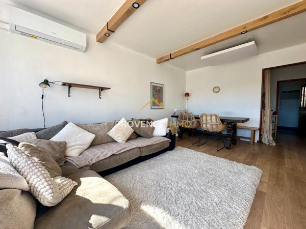 Salon-de-Provence (13300) Maison de ville mitoyenne rénovée avec jardin et combles aménagés- Salon de Provence