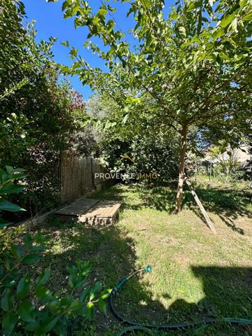 Salon-de-Provence (13300) Maison de ville mitoyenne rénovée avec jardin et combles aménagés- Salon de Provence