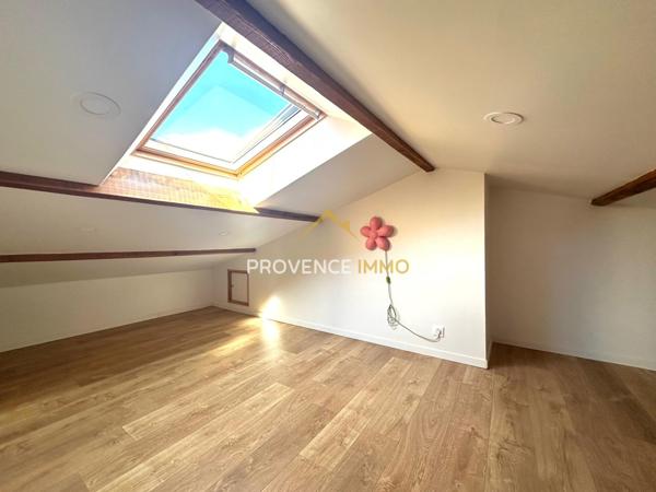 Salon-de-Provence (13300) Maison de ville mitoyenne rénovée avec jardin et combles aménagés- Salon de Provence