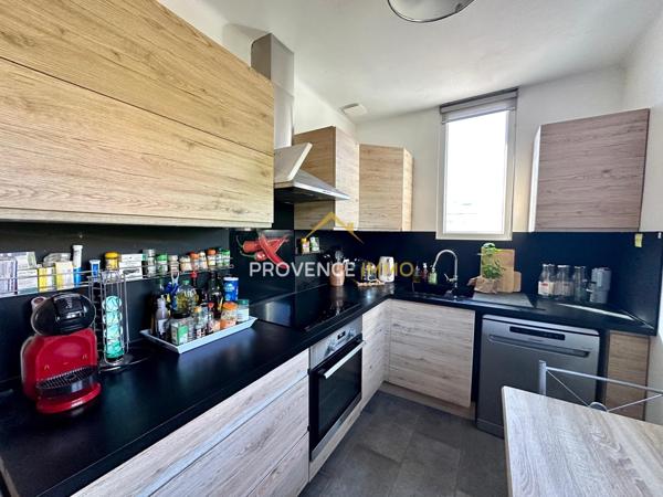 Salon-de-Provence (13300) Maison de ville mitoyenne rénovée avec jardin et combles aménagés- Salon de Provence