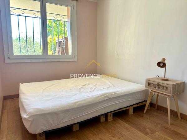 Salon-de-Provence (13300) Maison de ville mitoyenne rénovée avec jardin et combles aménagés- Salon de Provence