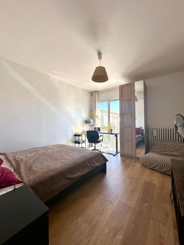 Salon-de-Provence (13300) Maison de ville mitoyenne rénovée avec jardin et combles aménagés- Salon de Provence