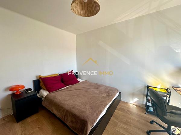 Salon-de-Provence (13300) Maison de ville mitoyenne rénovée avec jardin et combles aménagés- Salon de Provence