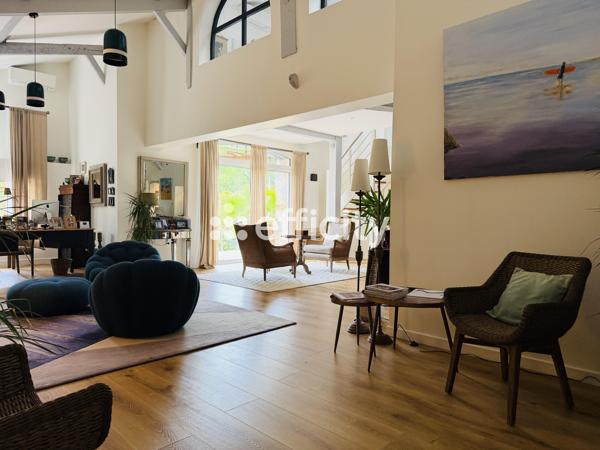 Maison
         8 pièces
        - 300 m² Bien prestige 893 500 € *