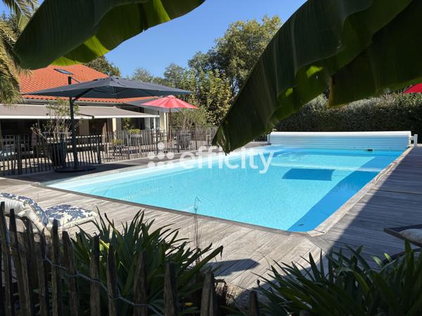 Maison
         8 pièces
        - 300 m² Bien prestige 893 500 € *