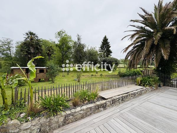 Maison
         8 pièces
        - 300 m² Bien prestige 893 500 € *