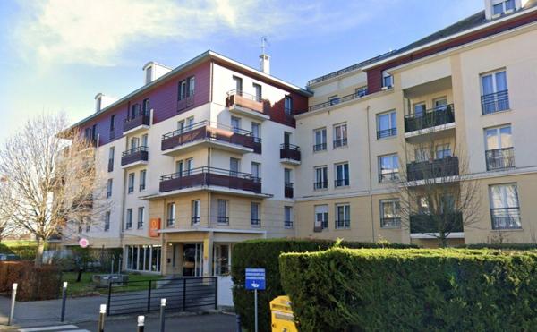 INVESTISSEMENT LOCATIF  CARRIERES SOUS POISSY - Résidence Aparthotel Adagio Access*** - 5,64% de rentabilité.