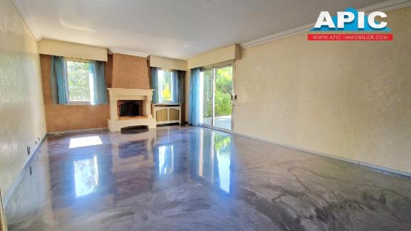 GROSLAY,

Belle construction et beaux volumes pour ...