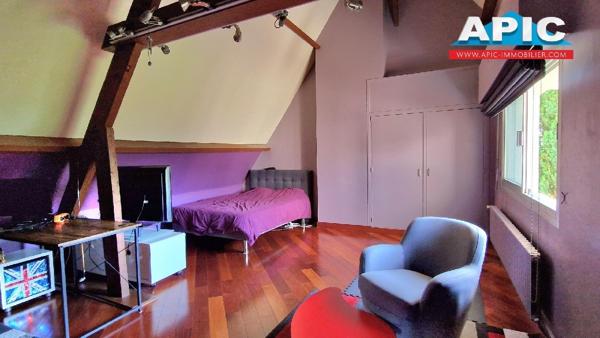 GROSLAY,

Belle construction et beaux volumes pour ...