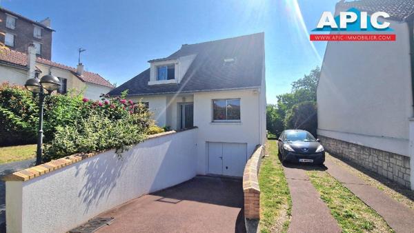 GROSLAY,

Belle construction et beaux volumes pour ...