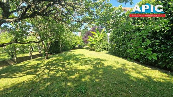 GROSLAY,

Belle construction et beaux volumes pour ...