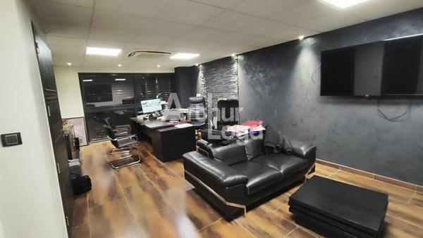 À VENDRE bâtiment de bureaux sur la commune de BARBERAZ d'une surface totale de 270 m².