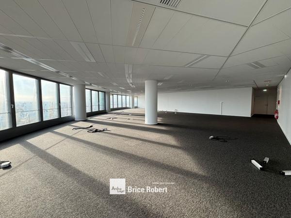 Bureaux à louer Lyon 3ème dans immeuble emblématique et lumineux Part Dieu
