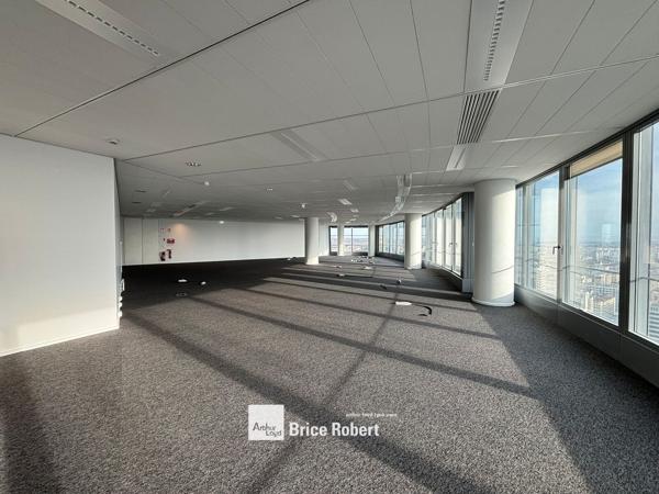 Bureaux à louer Lyon 3ème dans immeuble emblématique et lumineux Part Dieu