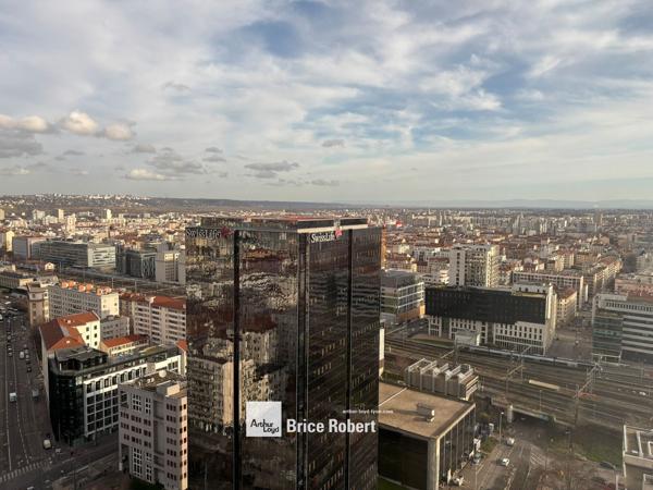 Bureaux à louer Lyon 3ème dans immeuble emblématique et lumineux Part Dieu