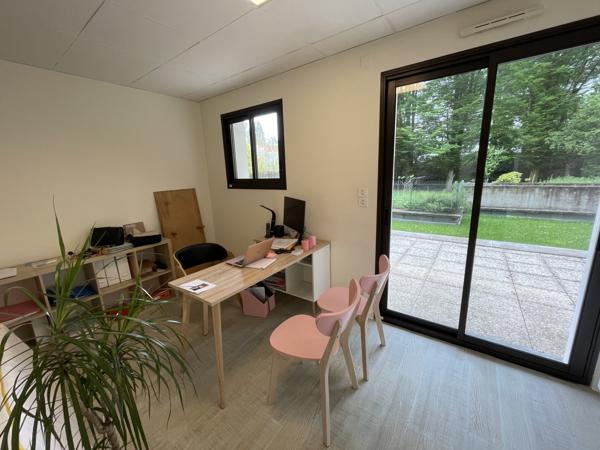 Bureaux à louer à Nantes avec terrasse et parking proche parc de Procé